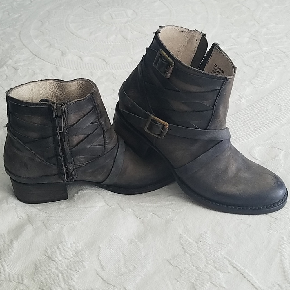 Freebird by Steve Madden "Sammi" size 7